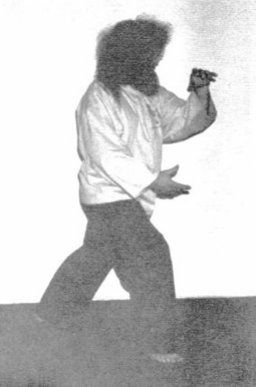 Quét Đầu Gối, Xoay Bước — Chân Trái Trước (Brush Knee, Twist Step — Left Foot Forward) — hình 38, ảnh gốc trang 35