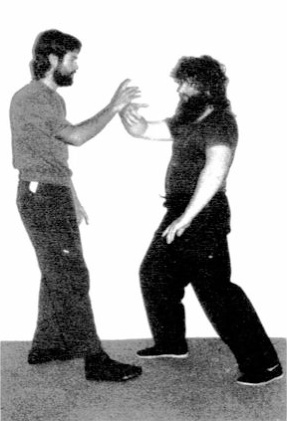 Đẩy Tay Đơn (Single Push-hands) — hình 146, ảnh gốc trang 79