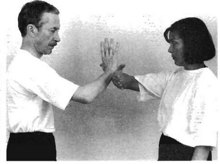 Đổi chỗ nắm dọc theo cánh tay