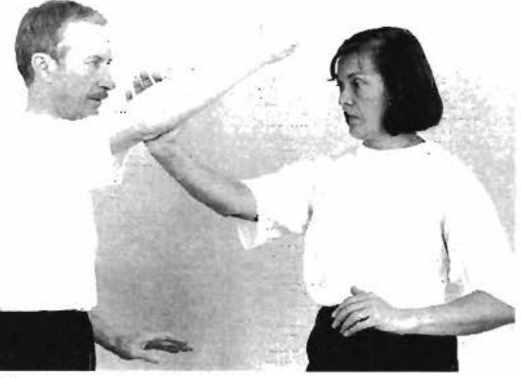 Gạt cú đấm từ trong ra ngoài