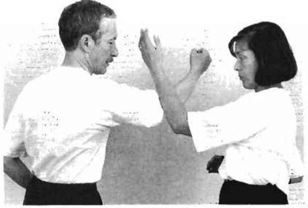 Gạt cú đấm bằng cẳng tay