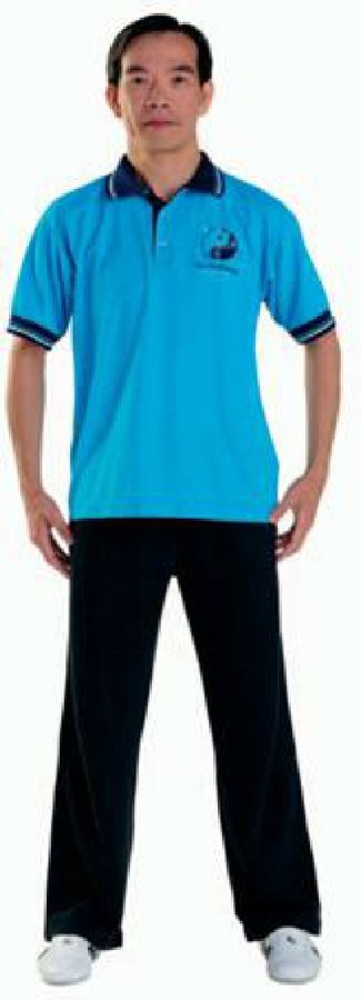 Động tác lăn vai để kéo giãn vai