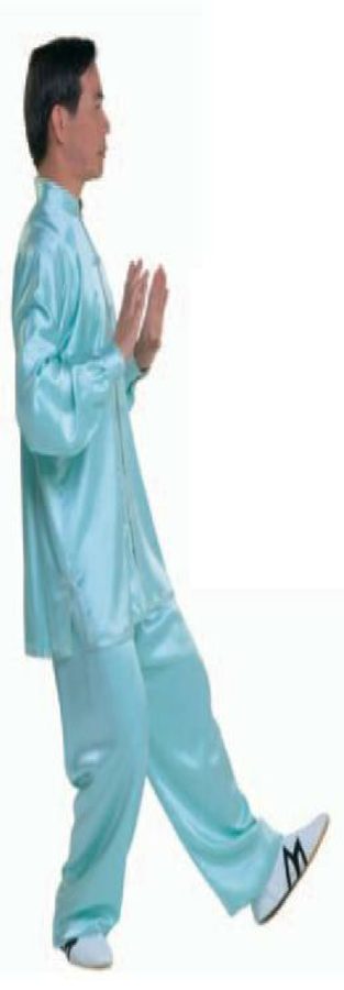 Đưa hai tay và trọng tâm về sau, nhón mũi chân lên, giữ thân mình thẳng đứng