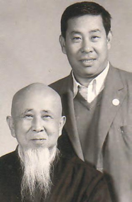 Zhang Hua Sen đang dạy và Li Zi Ming