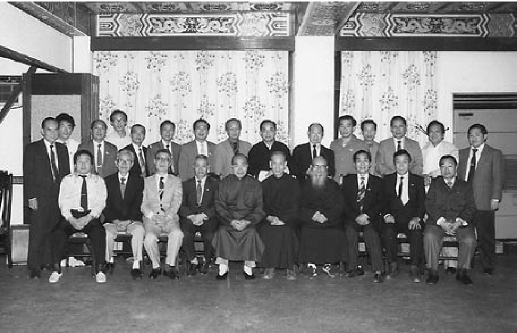 Ảnh tập thể các học viên và đồng môn