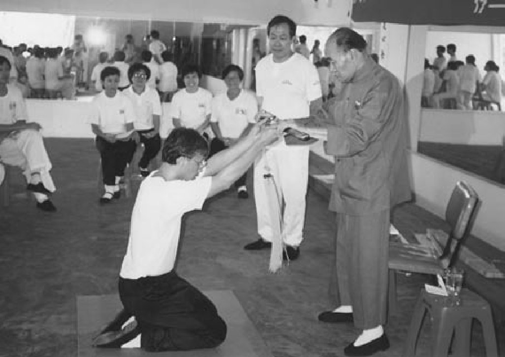 Tư thế đơn chiêu cánh tay vươn dài