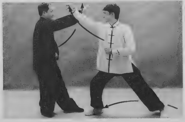 Đỡ đòn đấm của đối thủ bằng tay phải