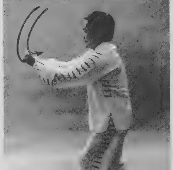 Thoái Bộ Lặc Mã Thức — kéo chân trái song song, hai quyền trước bụng