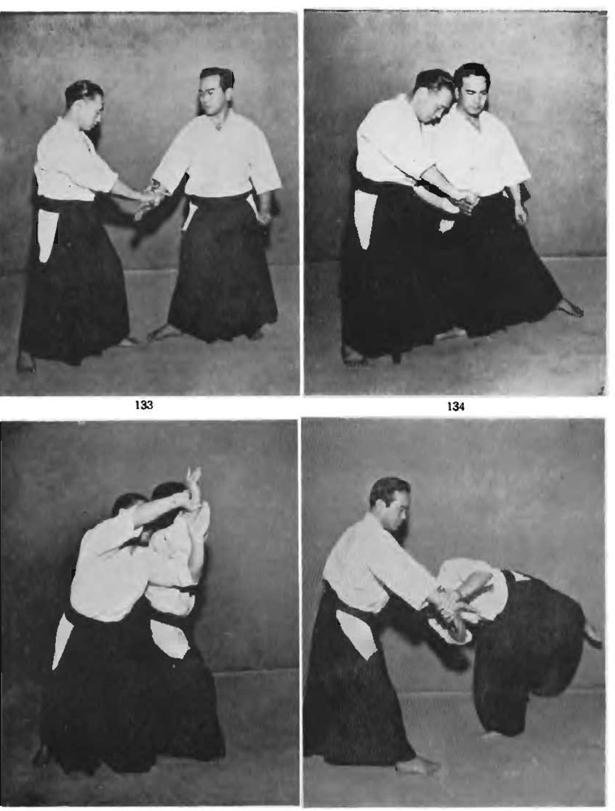 khớp lại. Rồi các đầu ngón tay của Nage sẽ cử động như ở Ảnh 134.