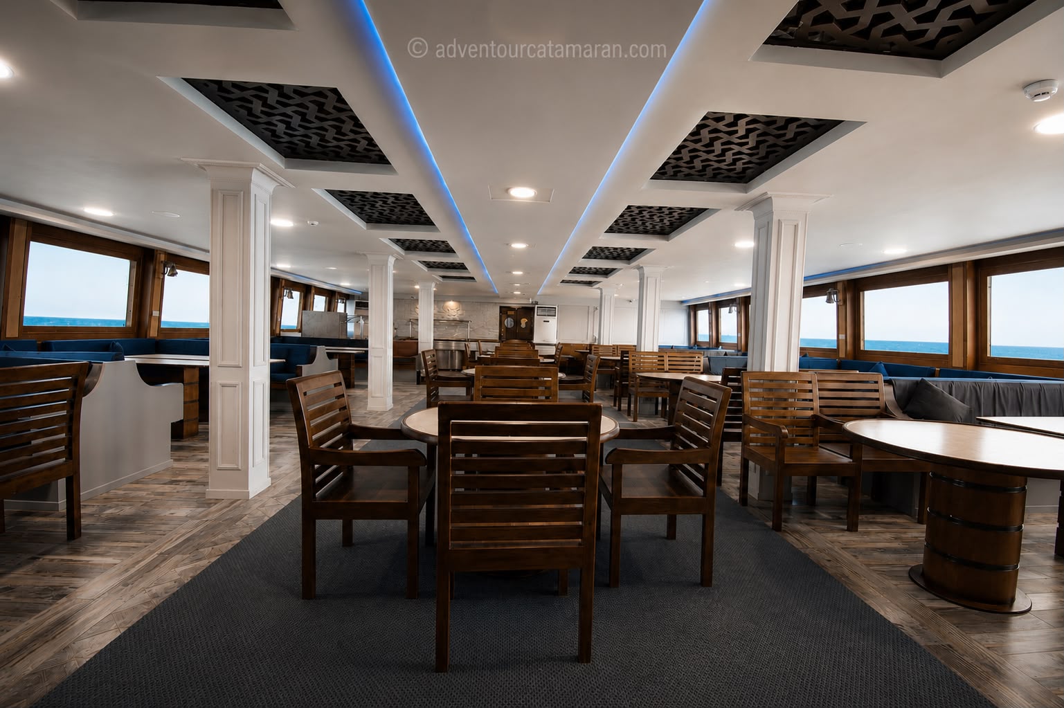 ADVENTOUR lounge