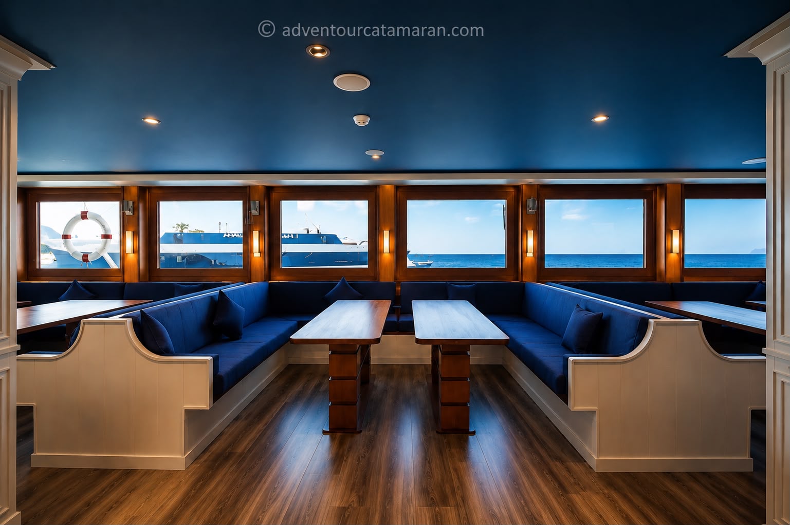 ADVENTOUR lounge