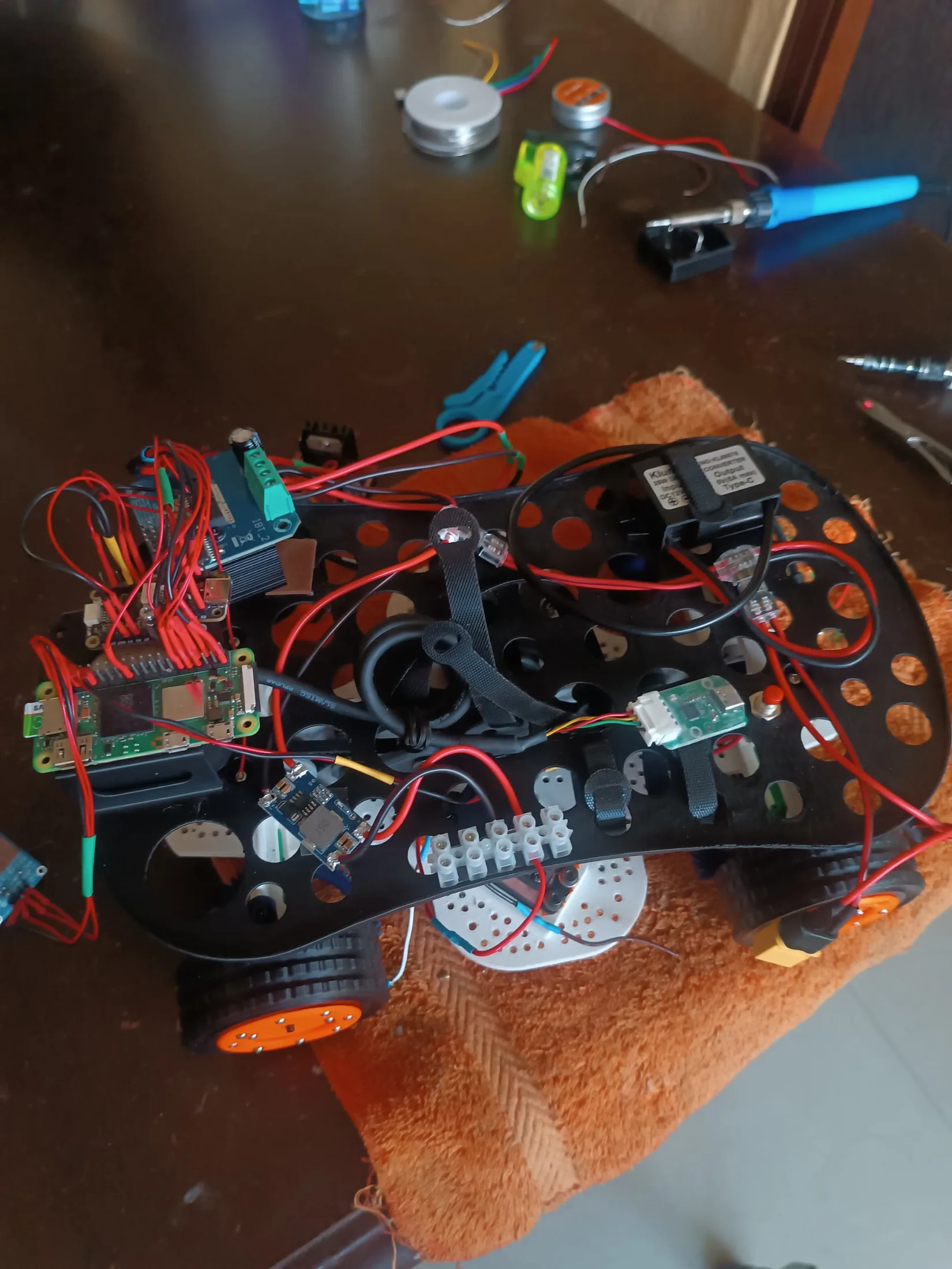 Integración de electrónica sobre el monochasis