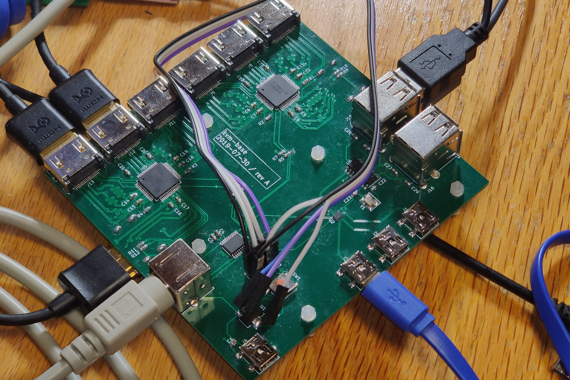 stadig komprimeret Gå igennem GitHub - thatoddmailbox/kvm-base: The main board for the open-source HDMI  KVM switch I built.