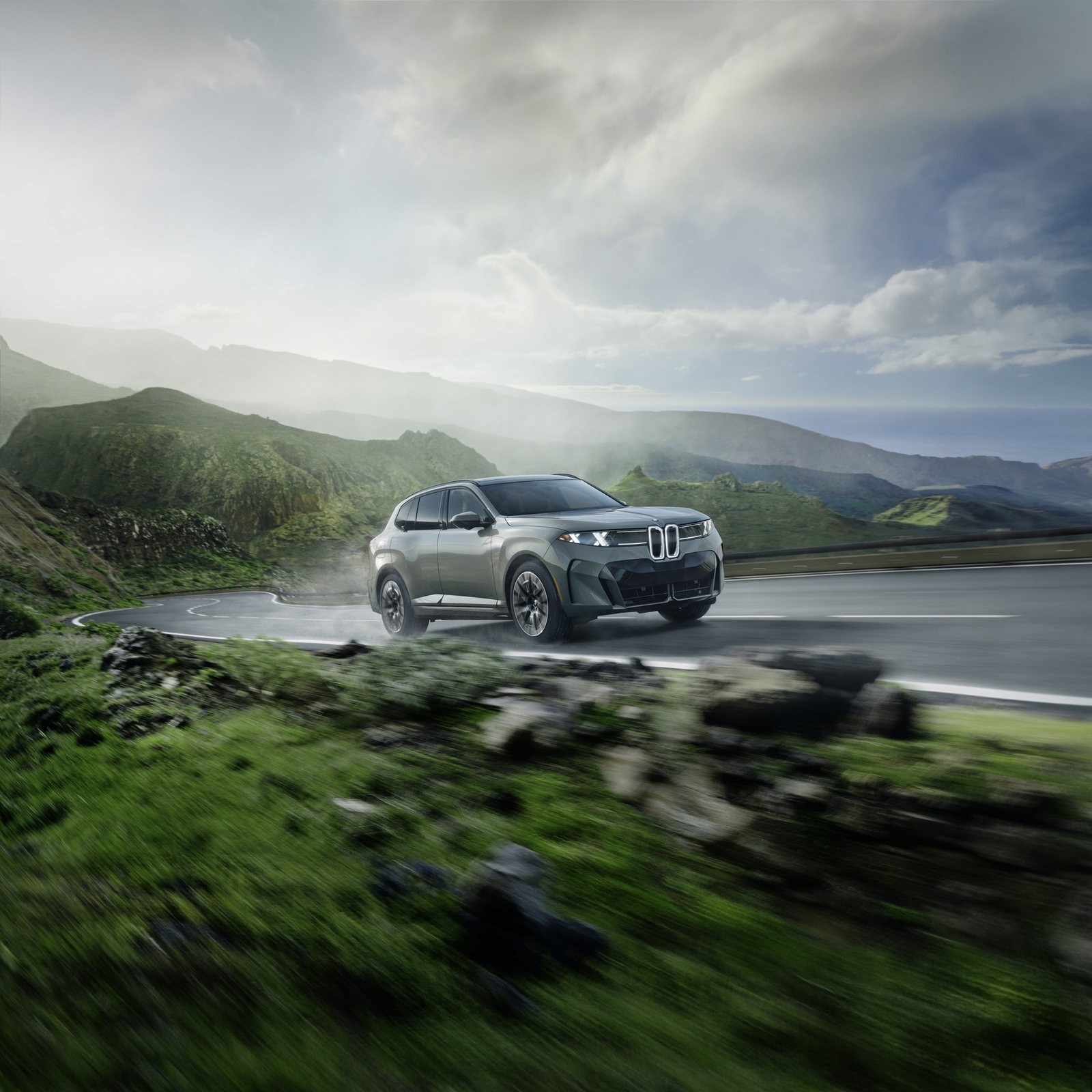 BMW iX5 exterior