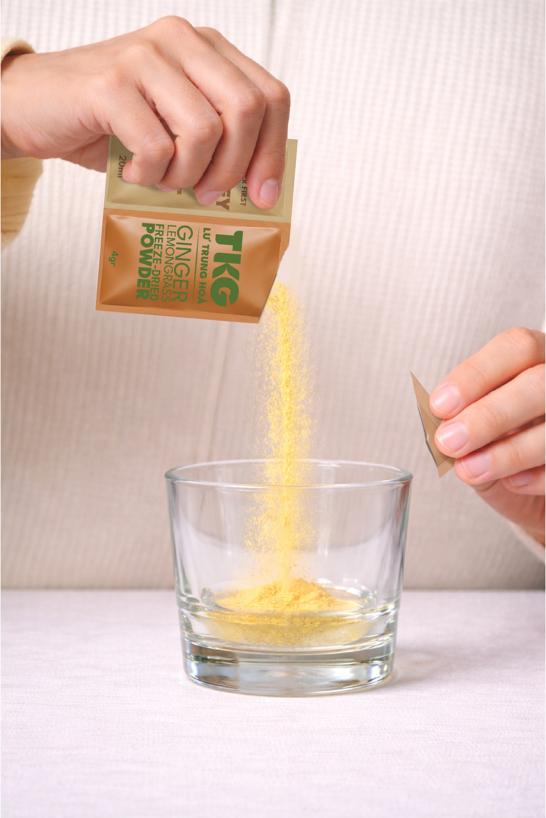 Step 2 — Pour the botanical powder