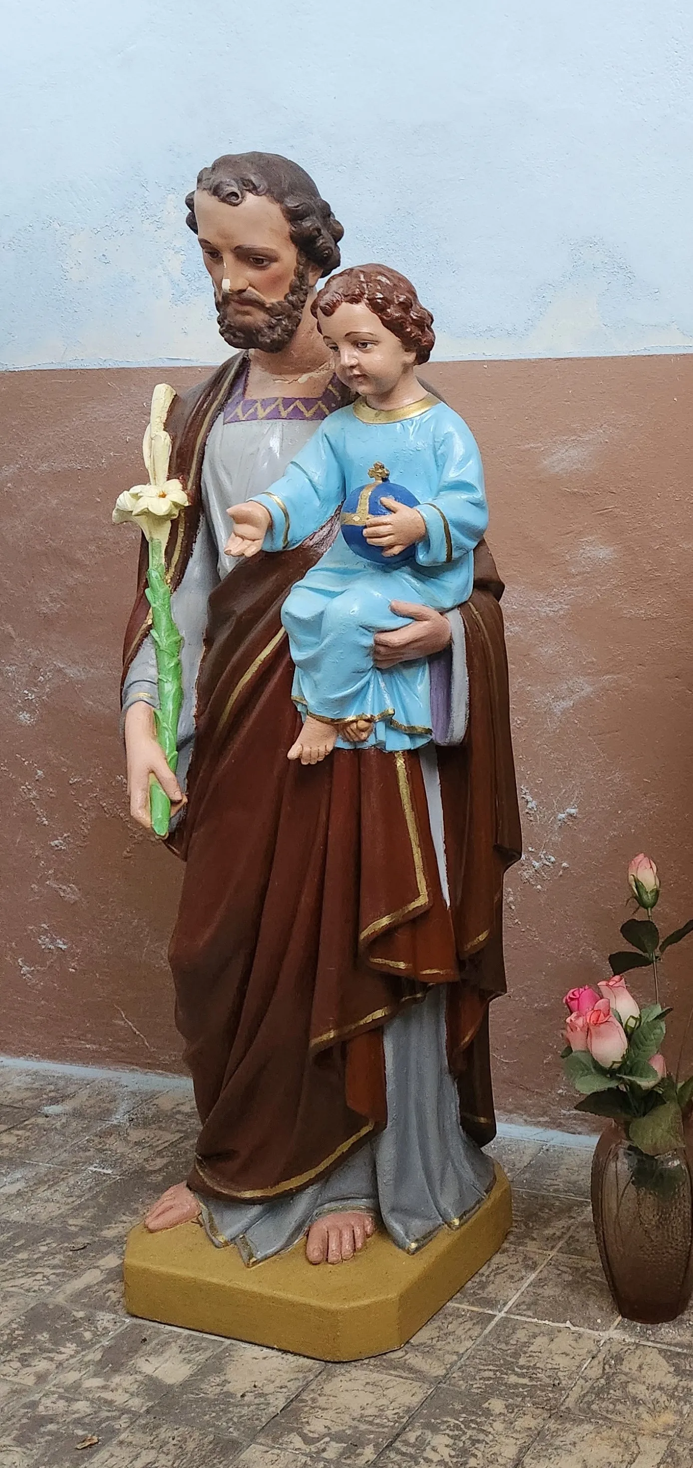 Saint Joseph tenant l'Enfant Jésus