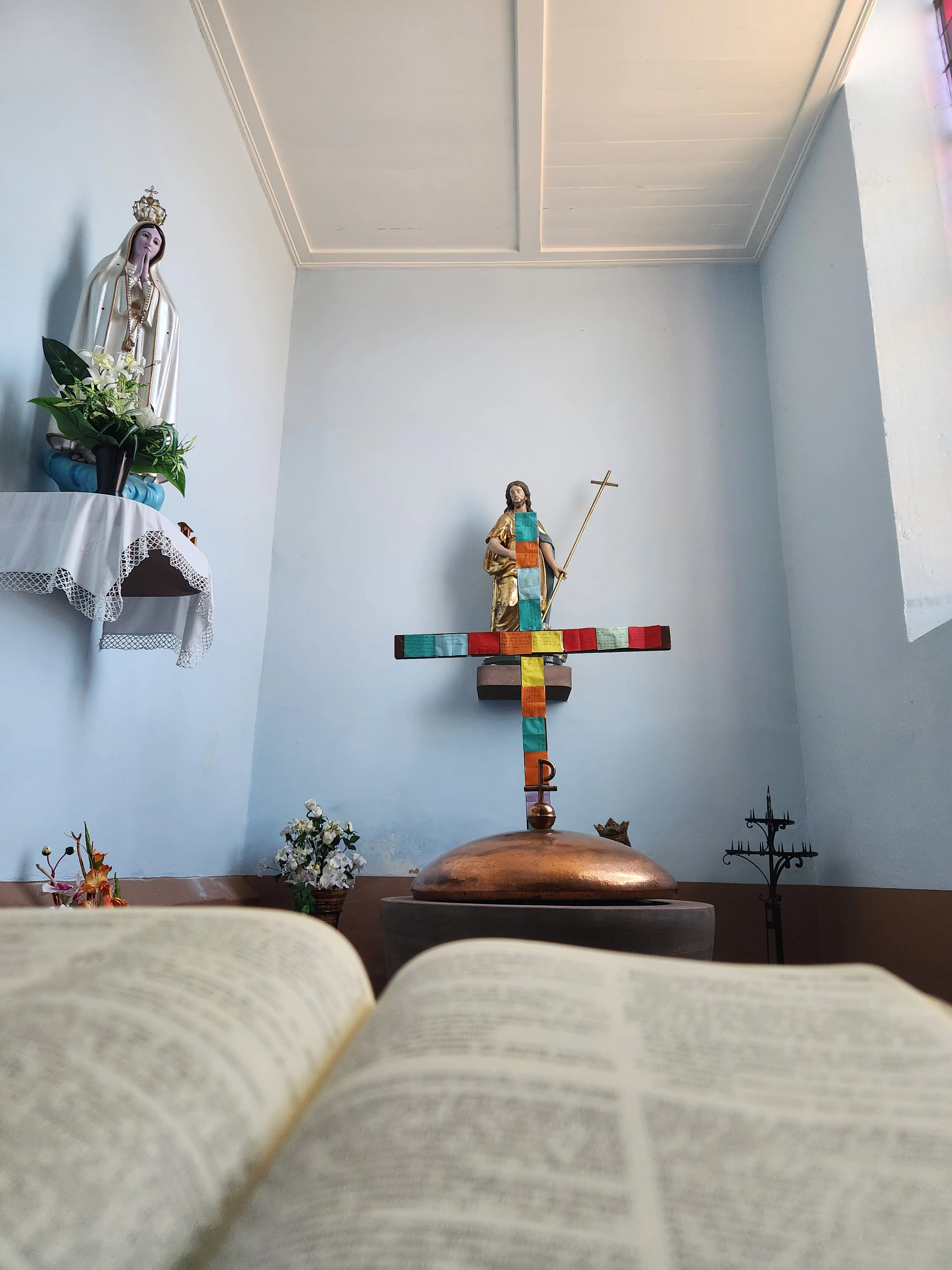 La chapelle baptismale — fonts baptismaux