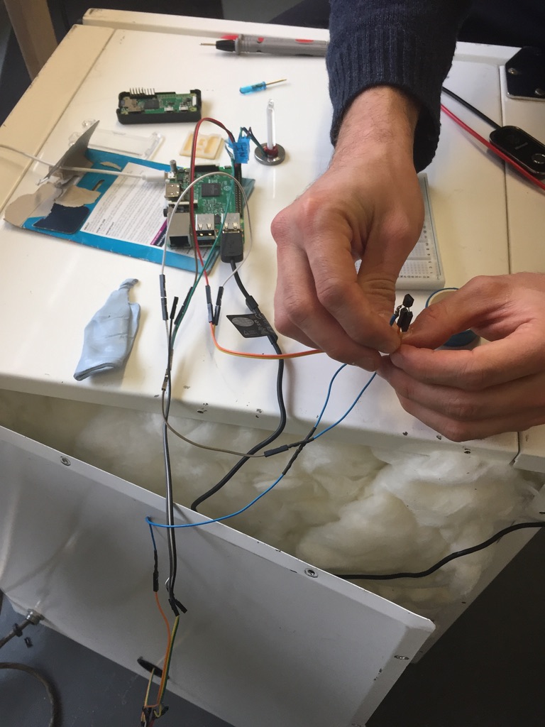 Incubator Relay Internal Conncting transistor