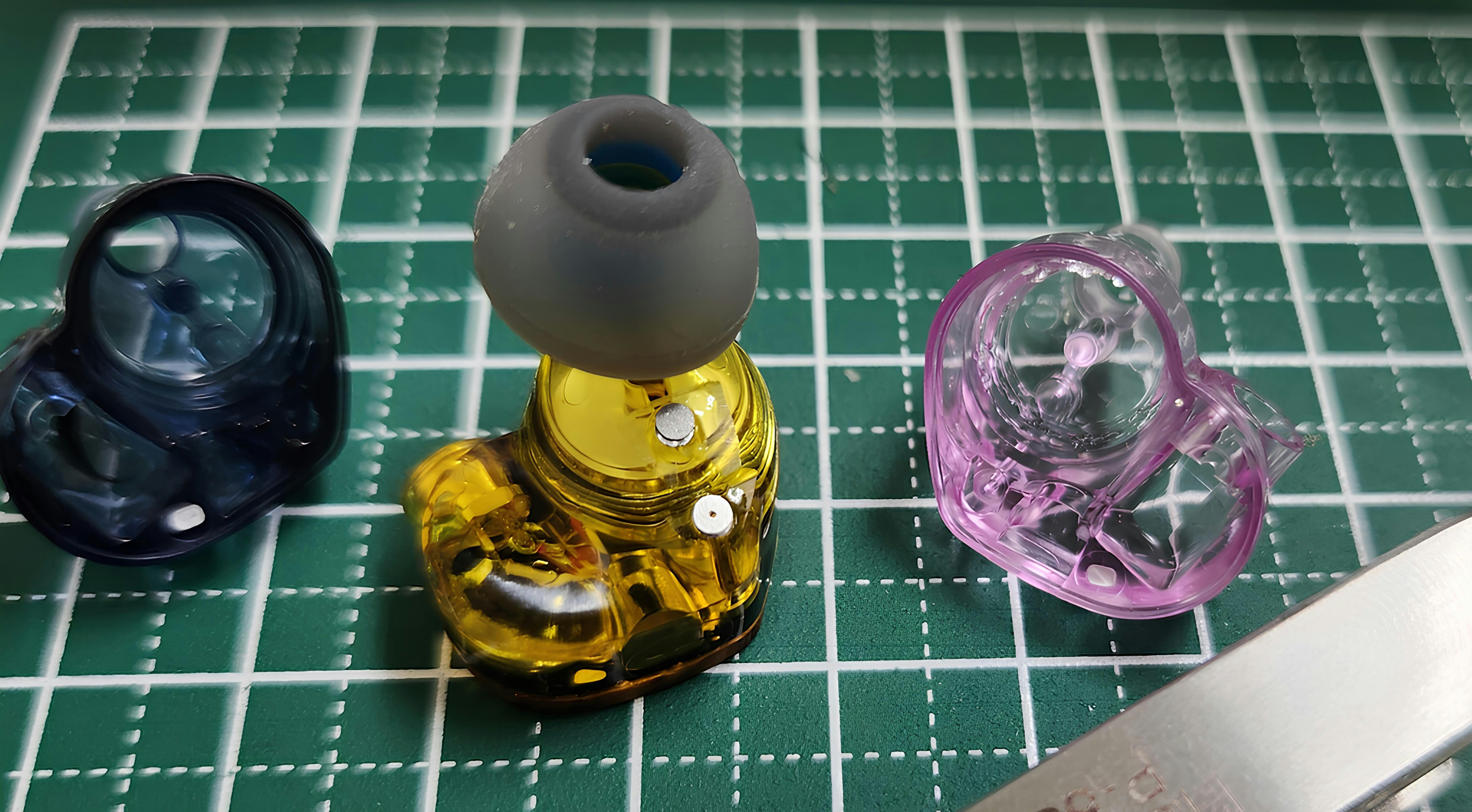 自作イヤホン組み立て中