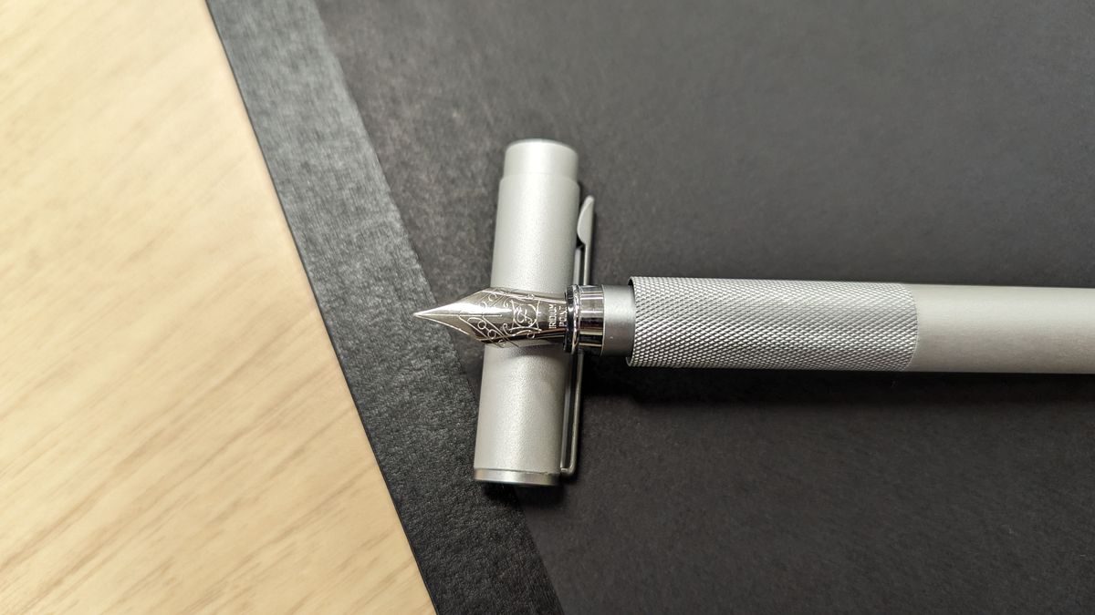 無印良品のアルミ丸軸万年筆ニブ先