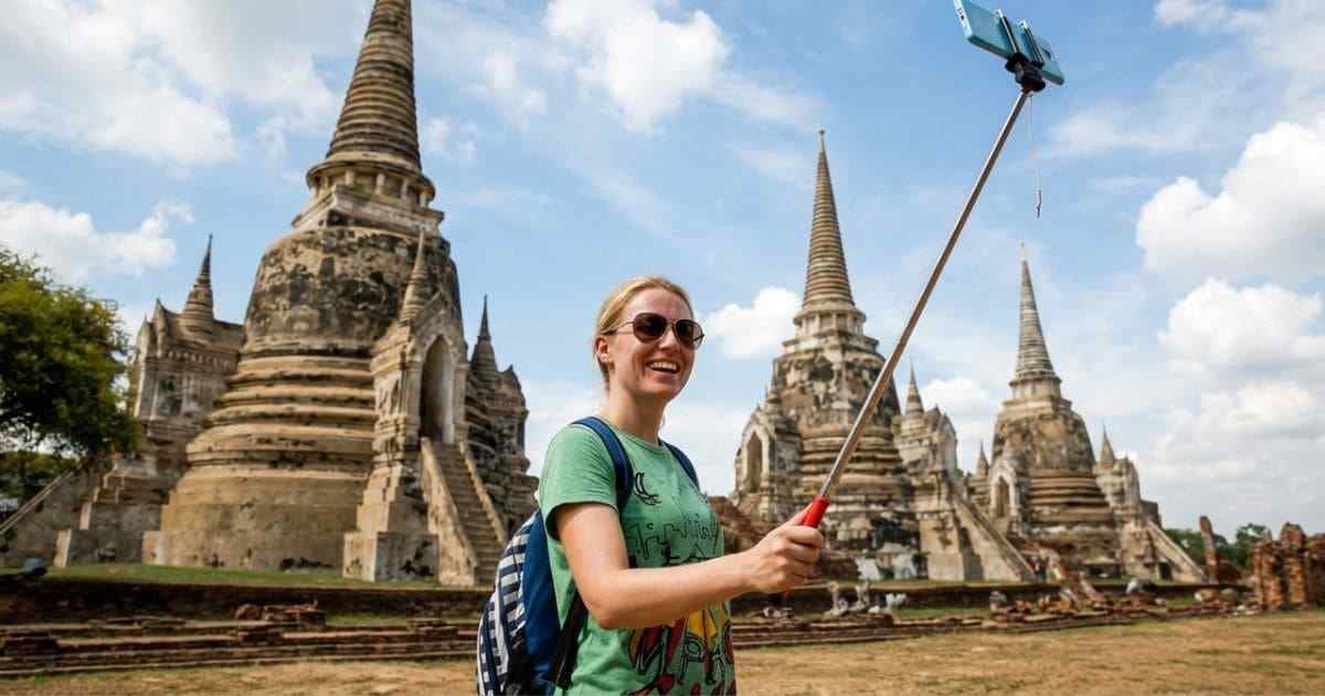一人旅する女性