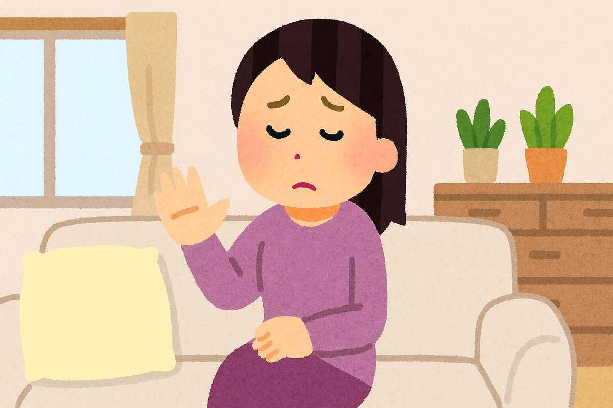 24時間ルールで衝動買いを防ぐ女性がスマホにメモしている場面