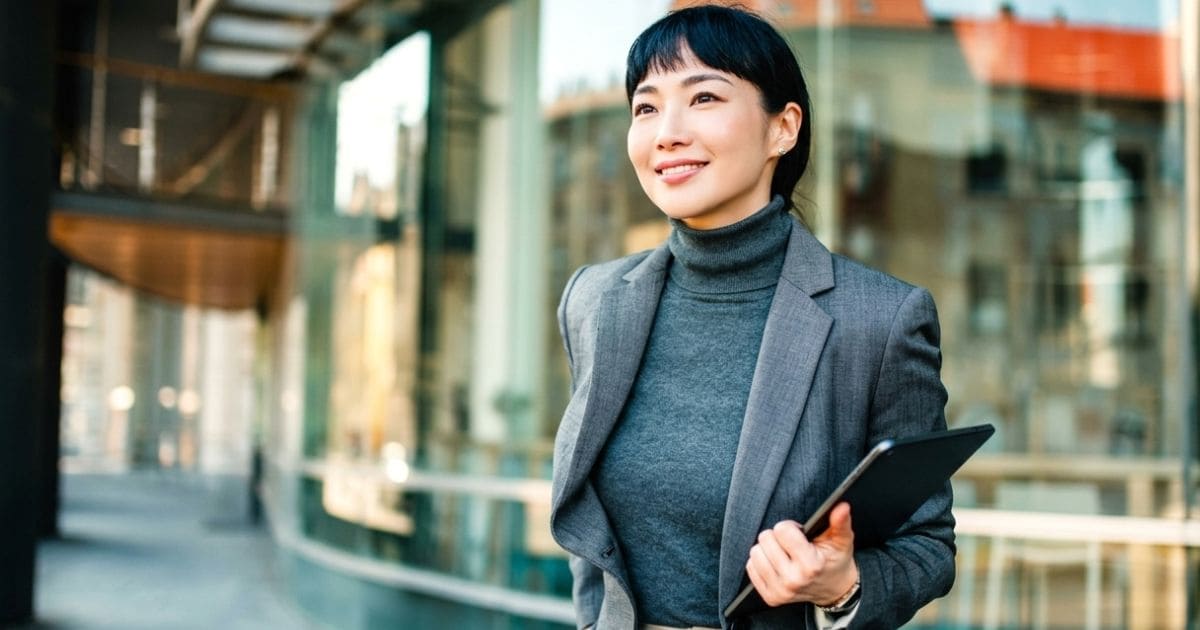 自信に満ちた女性