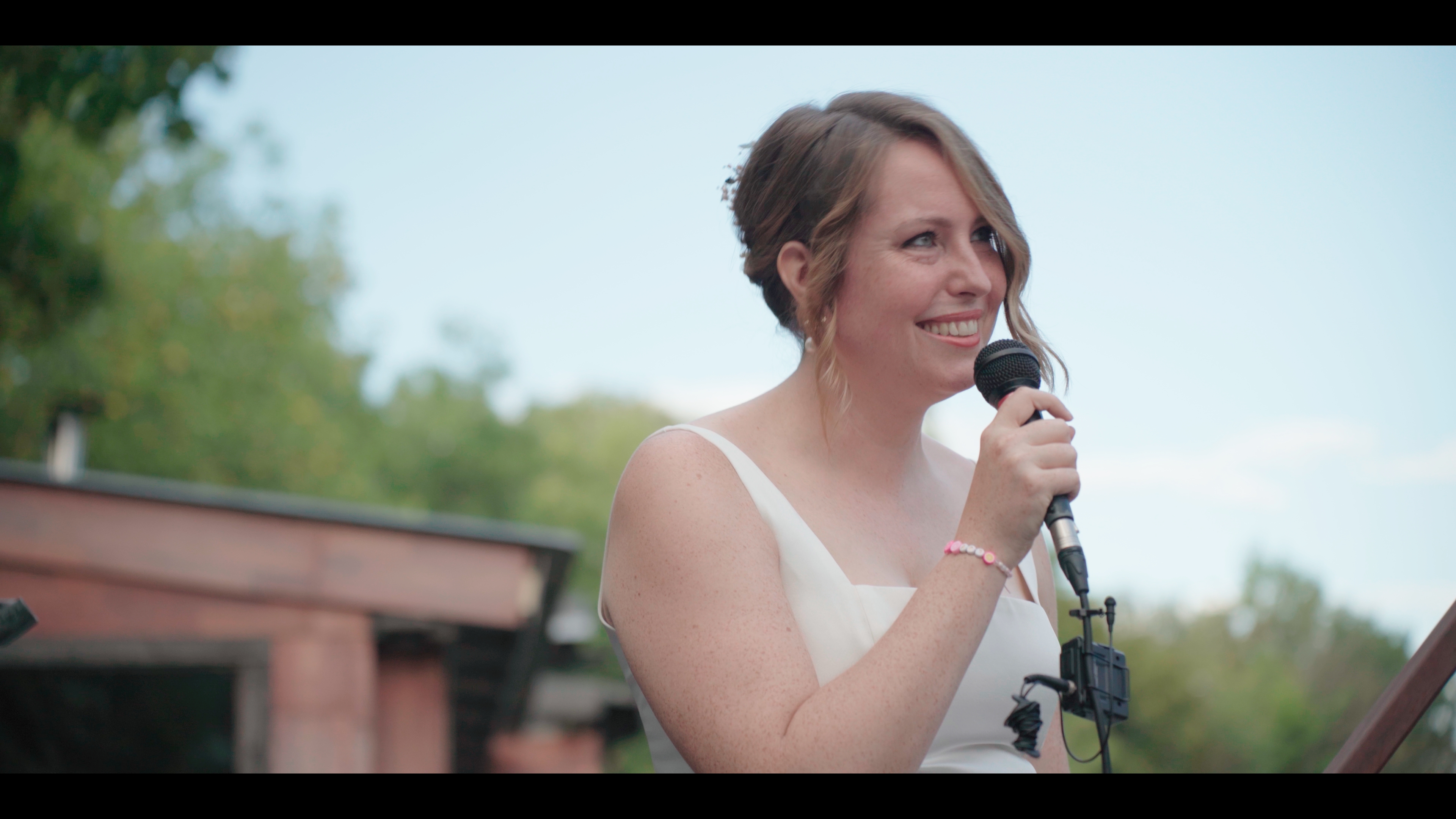 Hochzeitsvideograf Berlin - Maxi & Paddi Wedding Film, Hochzeitsrede mit Lächeln