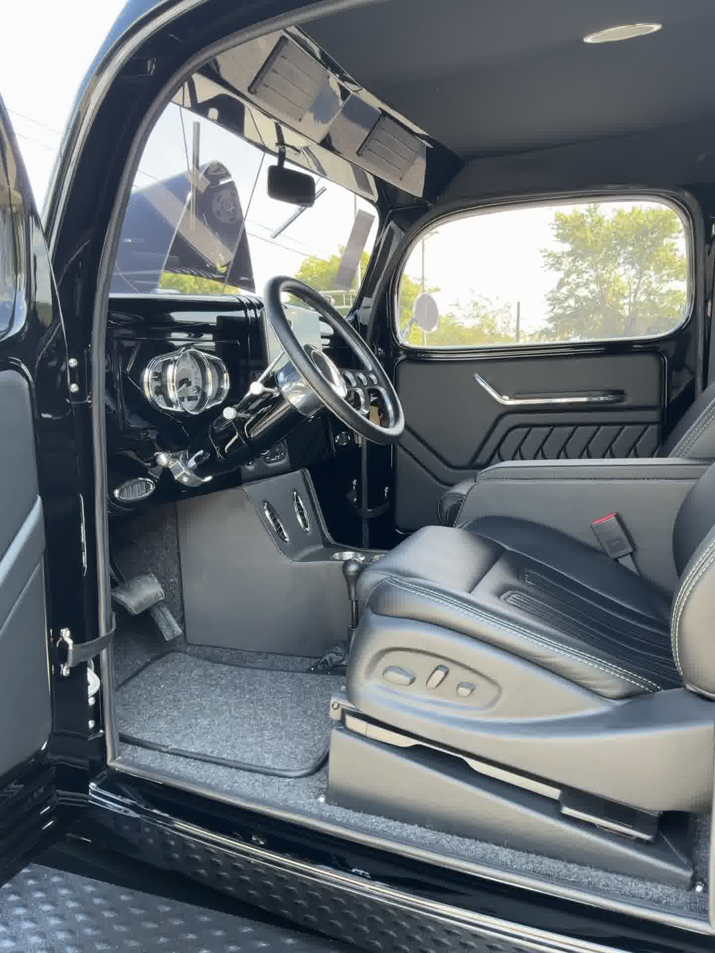 Synistra - 1946 Dodge Power Wagon 4-Door Cab thumbnail 7