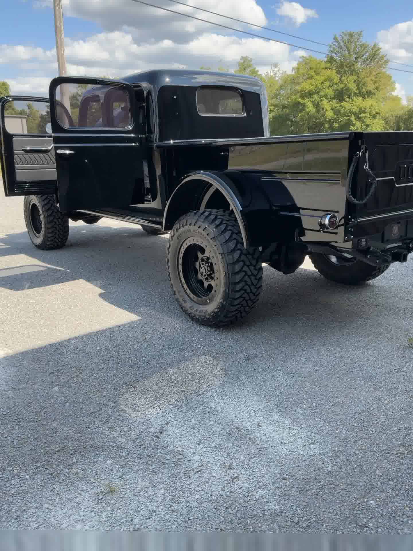 Synistra - 1946 Dodge Power Wagon 4-Door Cab thumbnail 5