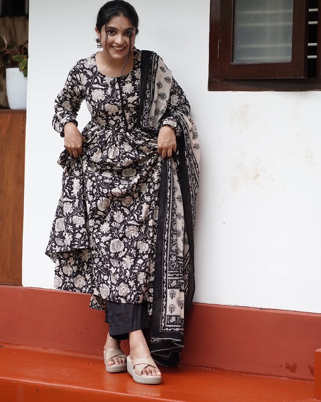 Beautiful﻿ Heavy Anarkali Kurti Pant and Dupatta malmal 