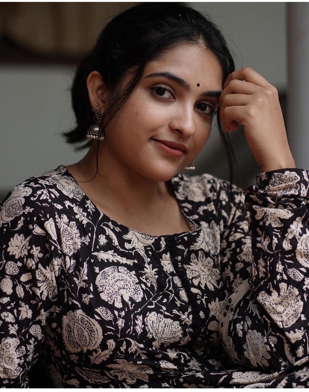 Beautiful﻿ Heavy Anarkali Kurti Pant and Dupatta malmal  - Zeyoria