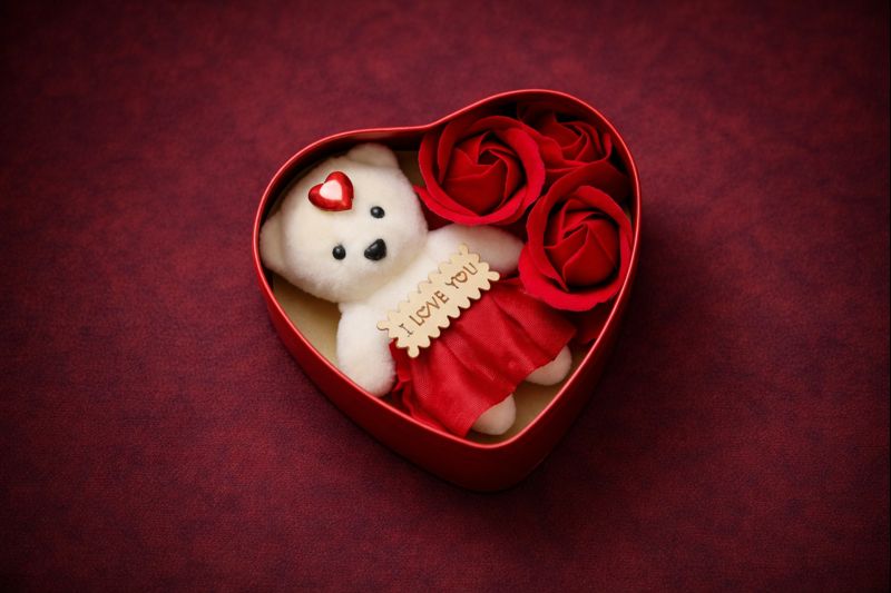 Valentine's Day Gift Combo Gift for Girlfriend Boyfriend Husband Wife Red Rose with Teddy Gift Box for Valentine Day Lovely Gift Item for Valentine Week