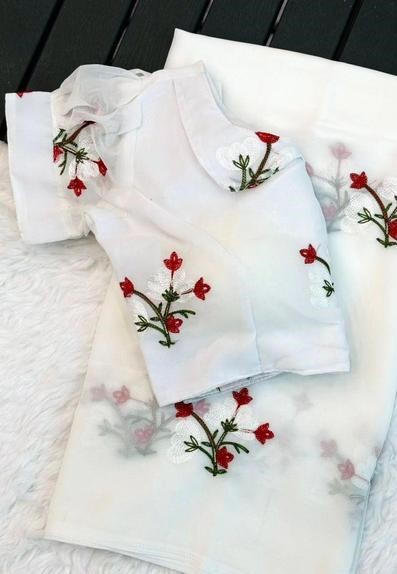 Presenting Special Gerogtte Party Wear Saree And chain Stich work  