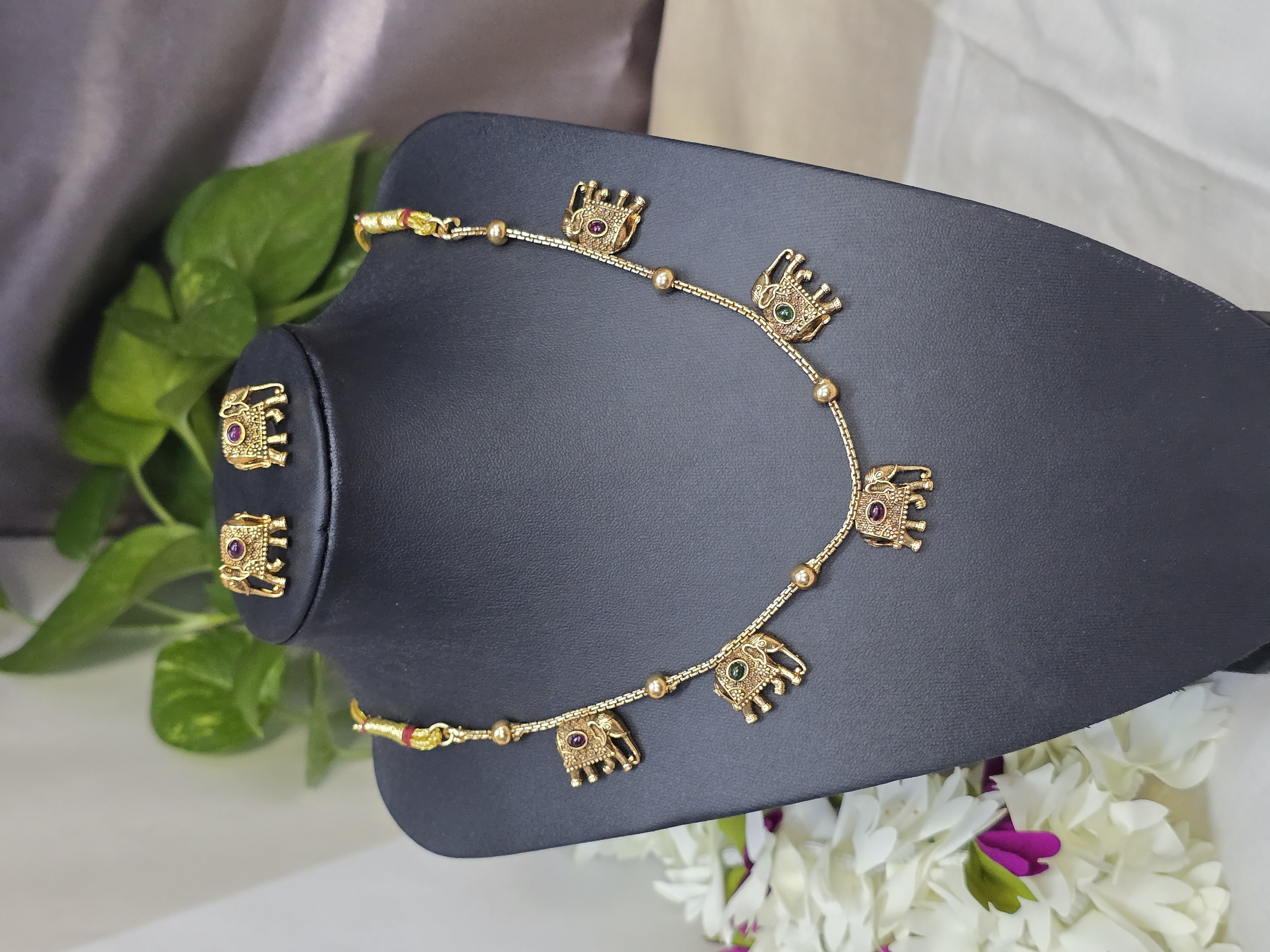 Gaja Charm Chocker Set