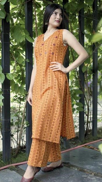 Women Rayon Printed Sleevless Vneck Mirror Work  Kurta Plazzos  Set