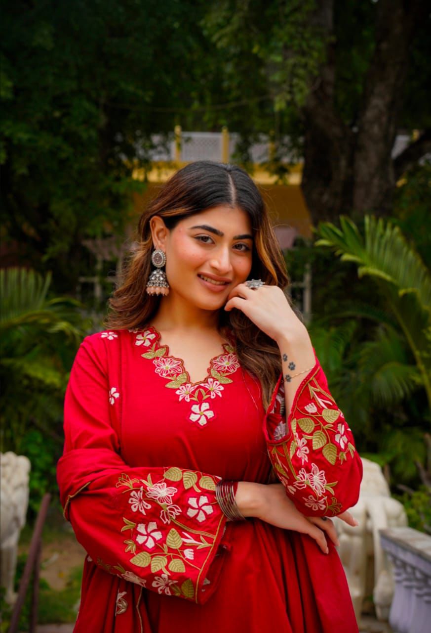 Elegant﻿ kurta set is a perfect blend of traditional charm and modern style - Zeyoria