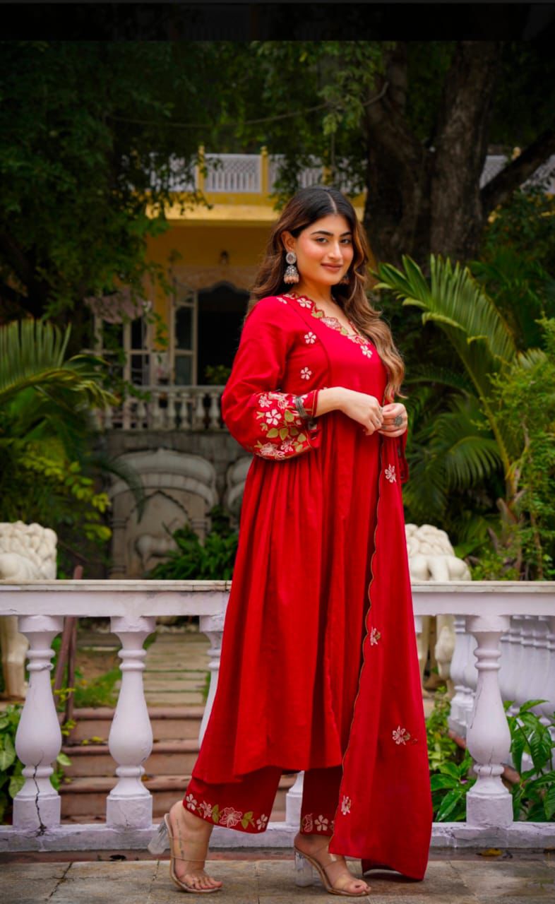 Elegant﻿ kurta set is a perfect blend of traditional charm and modern style - Zeyoria