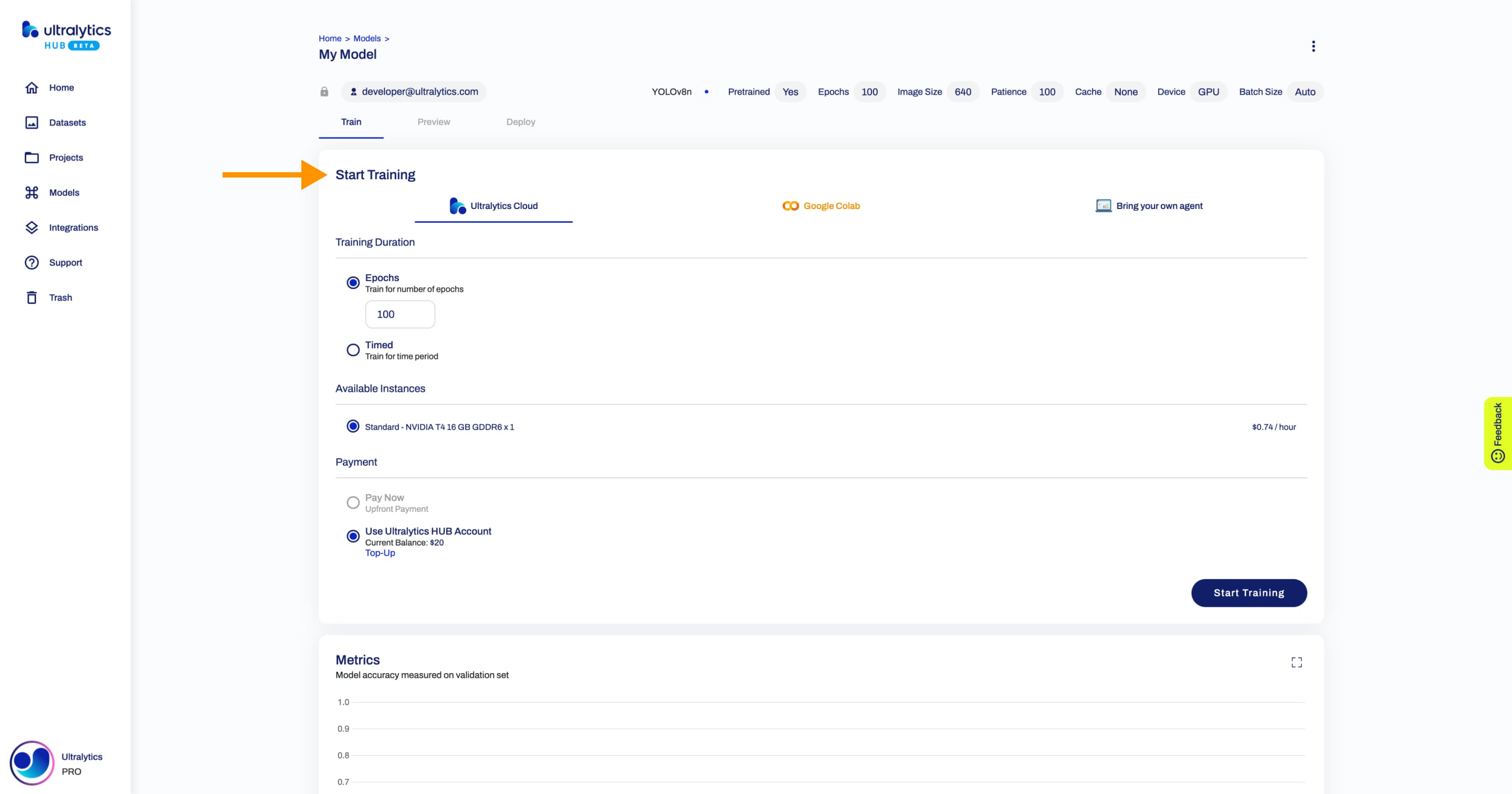 Ultralytics Capture d'écran HUB de la page Modèle avec une flèche pointant vers la carte Démarrer la formation.