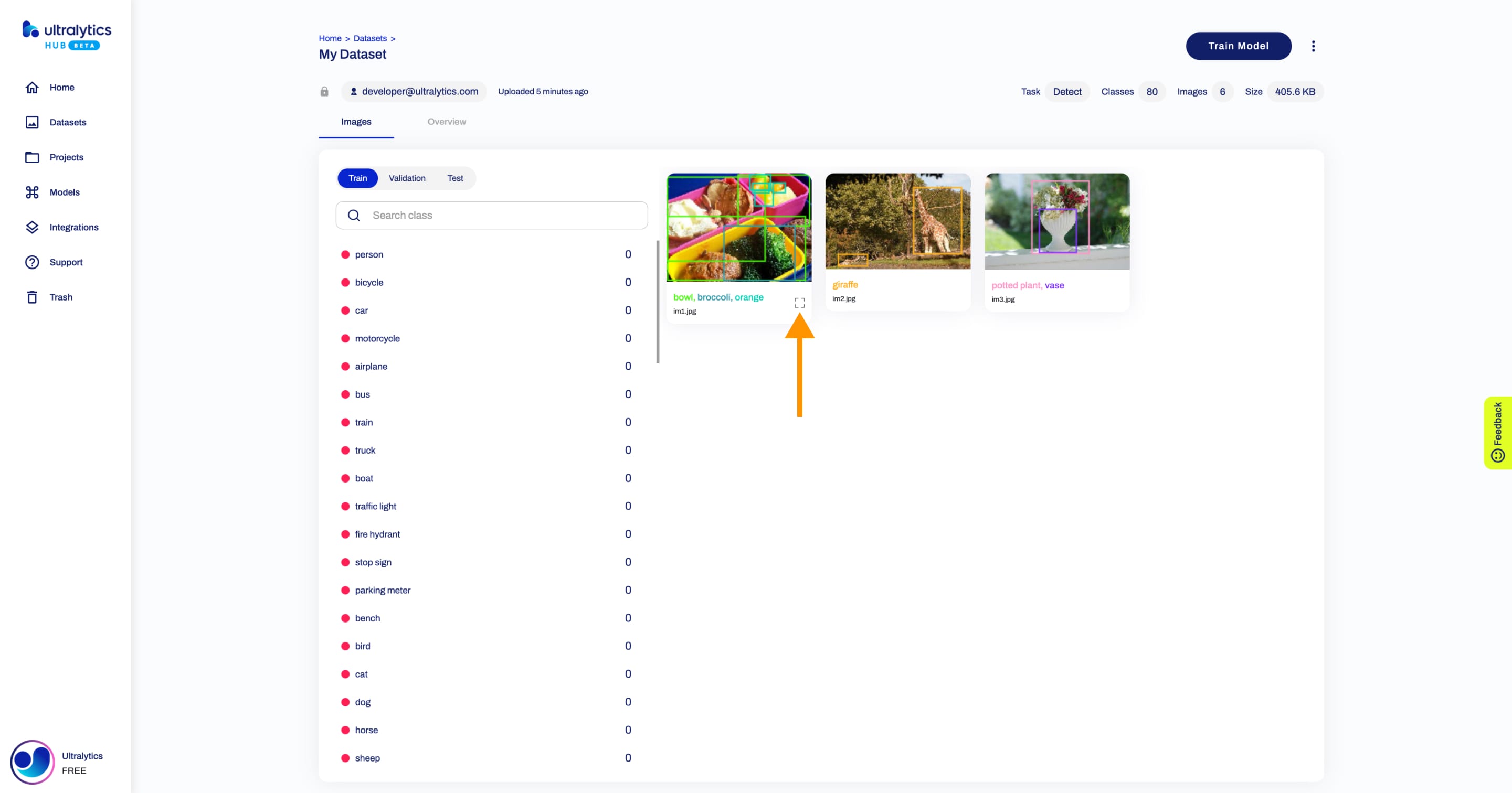 Ultralytics لقطة شاشة HUB لعلامة التبويب "الصور" داخل صفحة "مجموعة البيانات" مع سهم يشير إلى أيقونة التوسيع