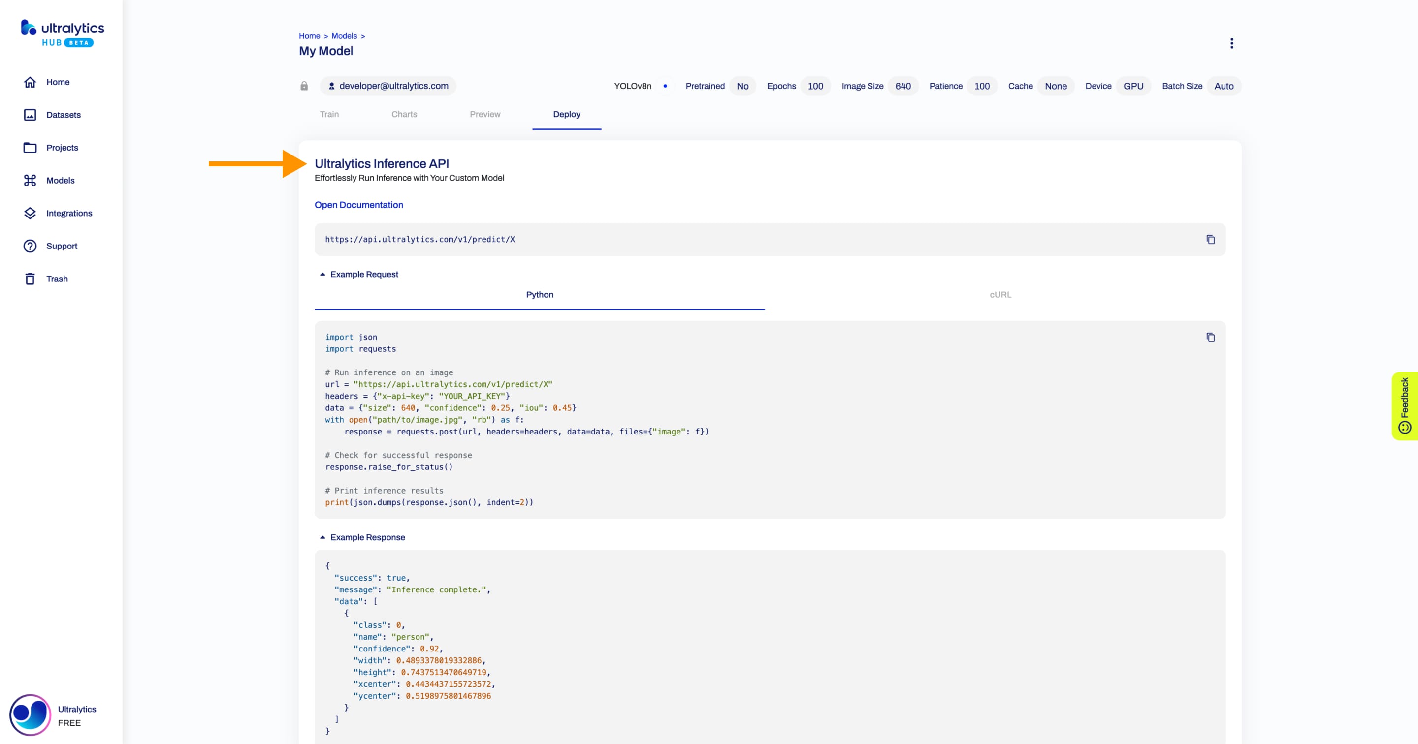 Ultralytics HUB-Screenshot der Registerkarte "Deploy" auf der Seite "Modell" mit einem Pfeil, der auf die Karte " Ultralytics Inference API" zeigt