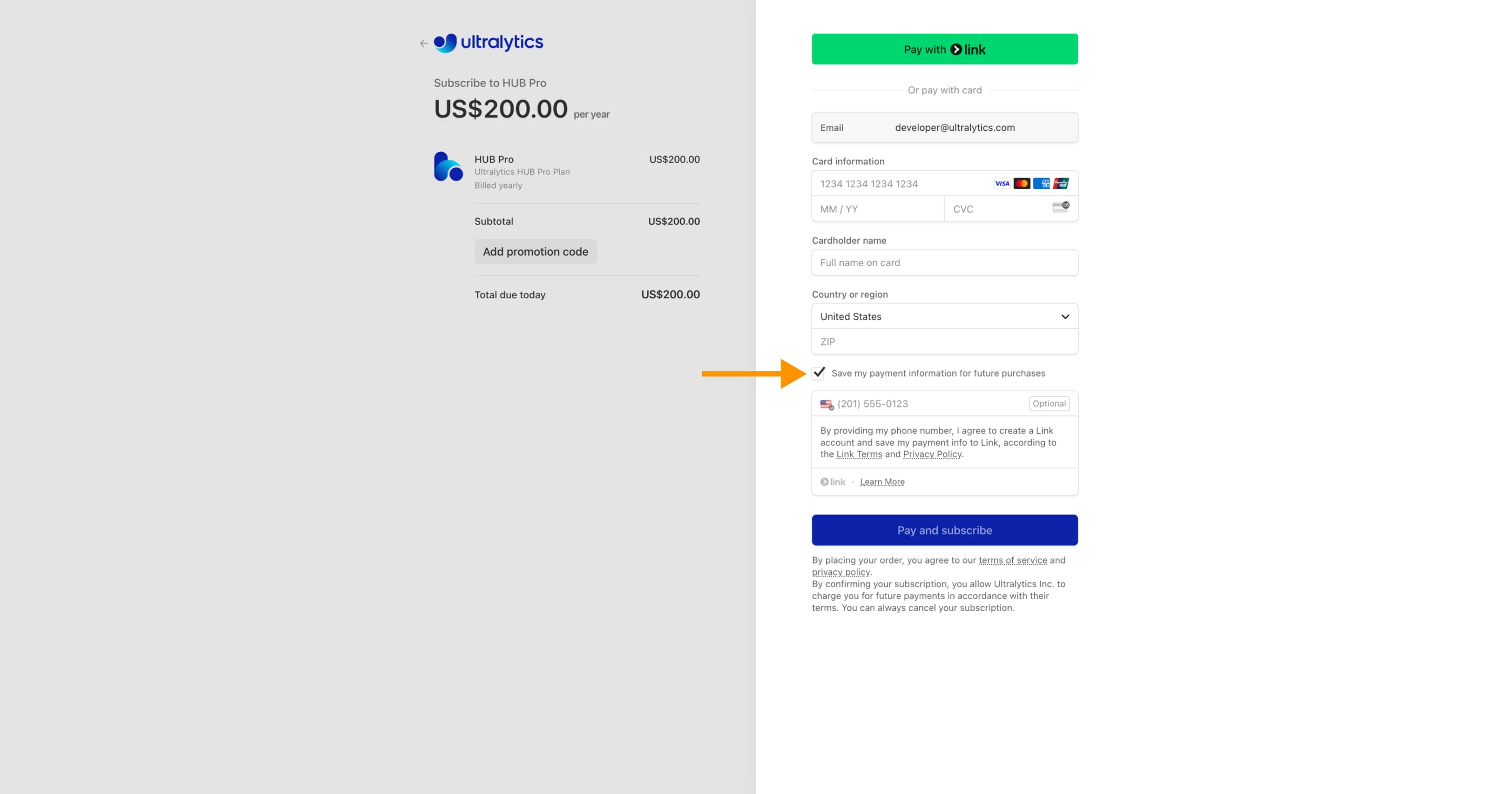 Ultralytics لقطة شاشة HUB لصفحة الدفع مع سهم يشير إلى خانة الاختيار لحفظ معلومات الدفع لعمليات الشراء المستقبلية