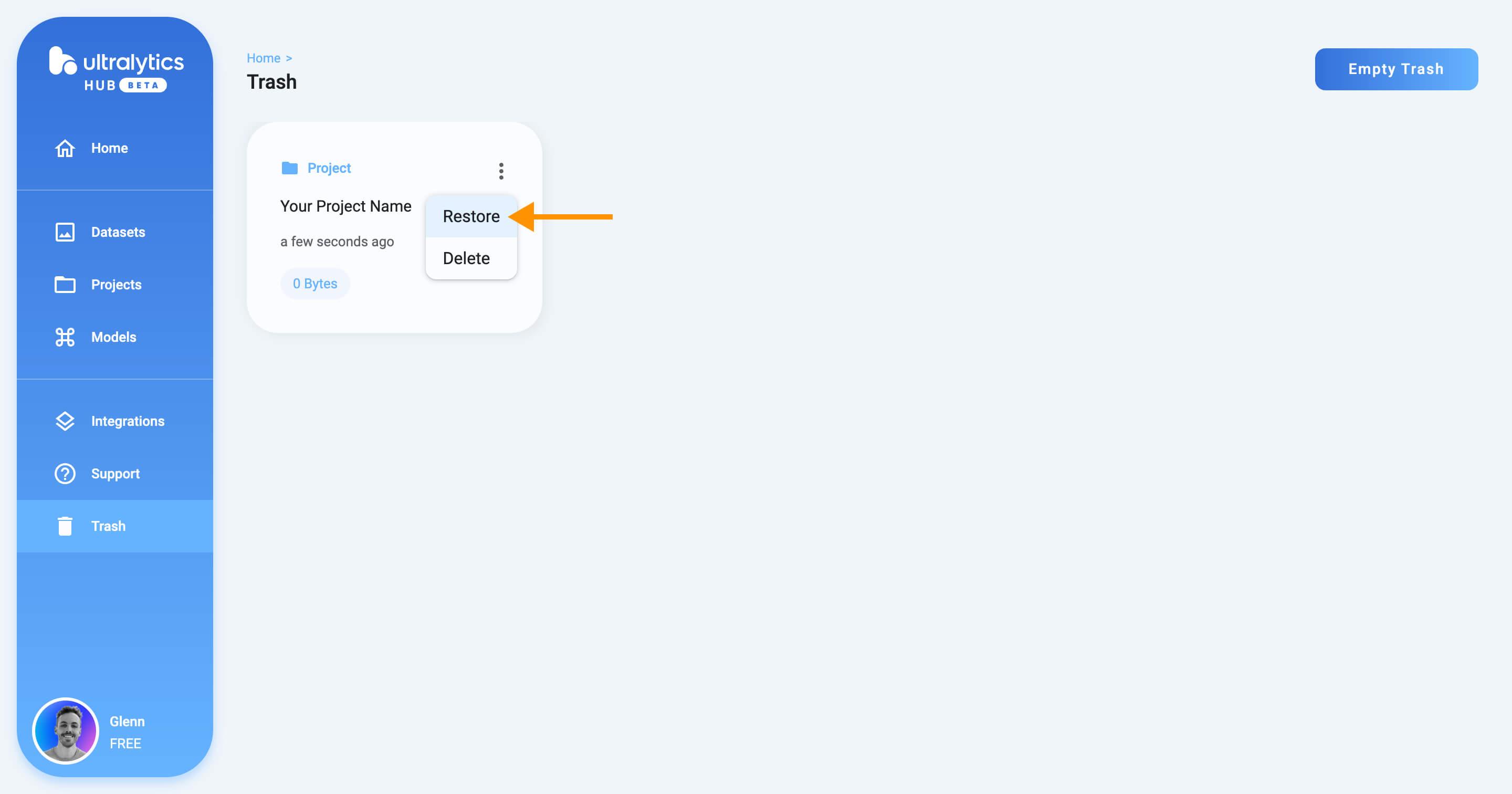 Ultralytics HUB Screenshot der Seite "Papierkorb" mit einem Pfeil, der auf die Option "Wiederherstellen" fÃ¼r eines der Projekte zeigt