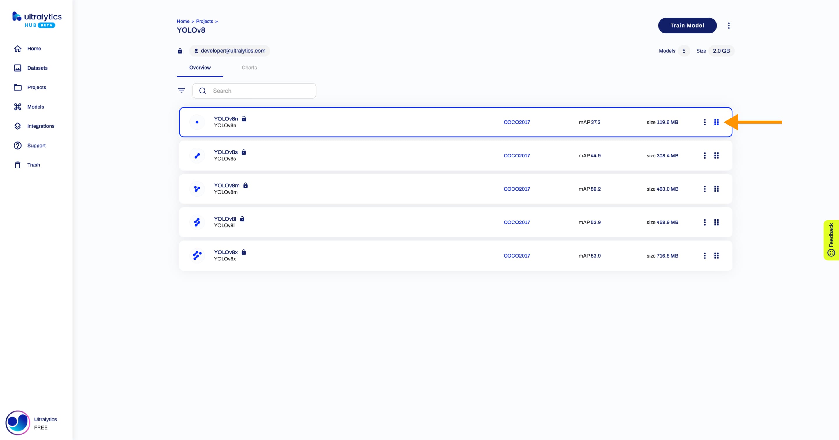 Ultralytics 再注文アイコンを指す矢印が付いたプロジェクトページのHUBスクリーンショット