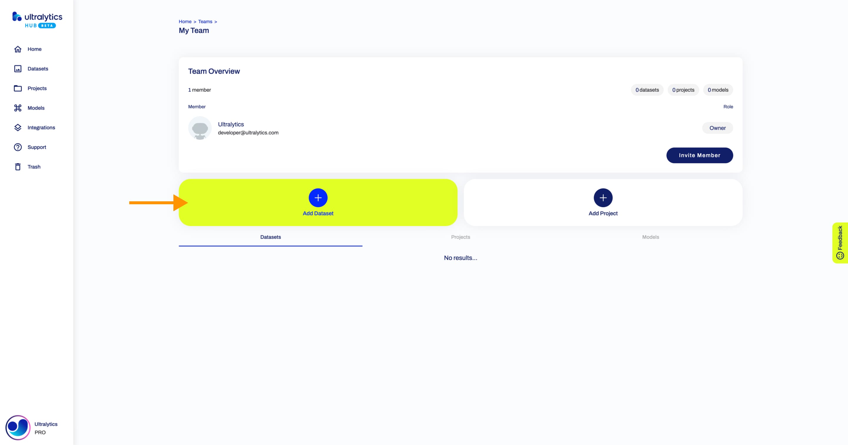 Ultralytics Ảnh chụp màn hình HUB của trang Nhóm với mũi tên trỏ đến nút Thêm tập dữ liệu