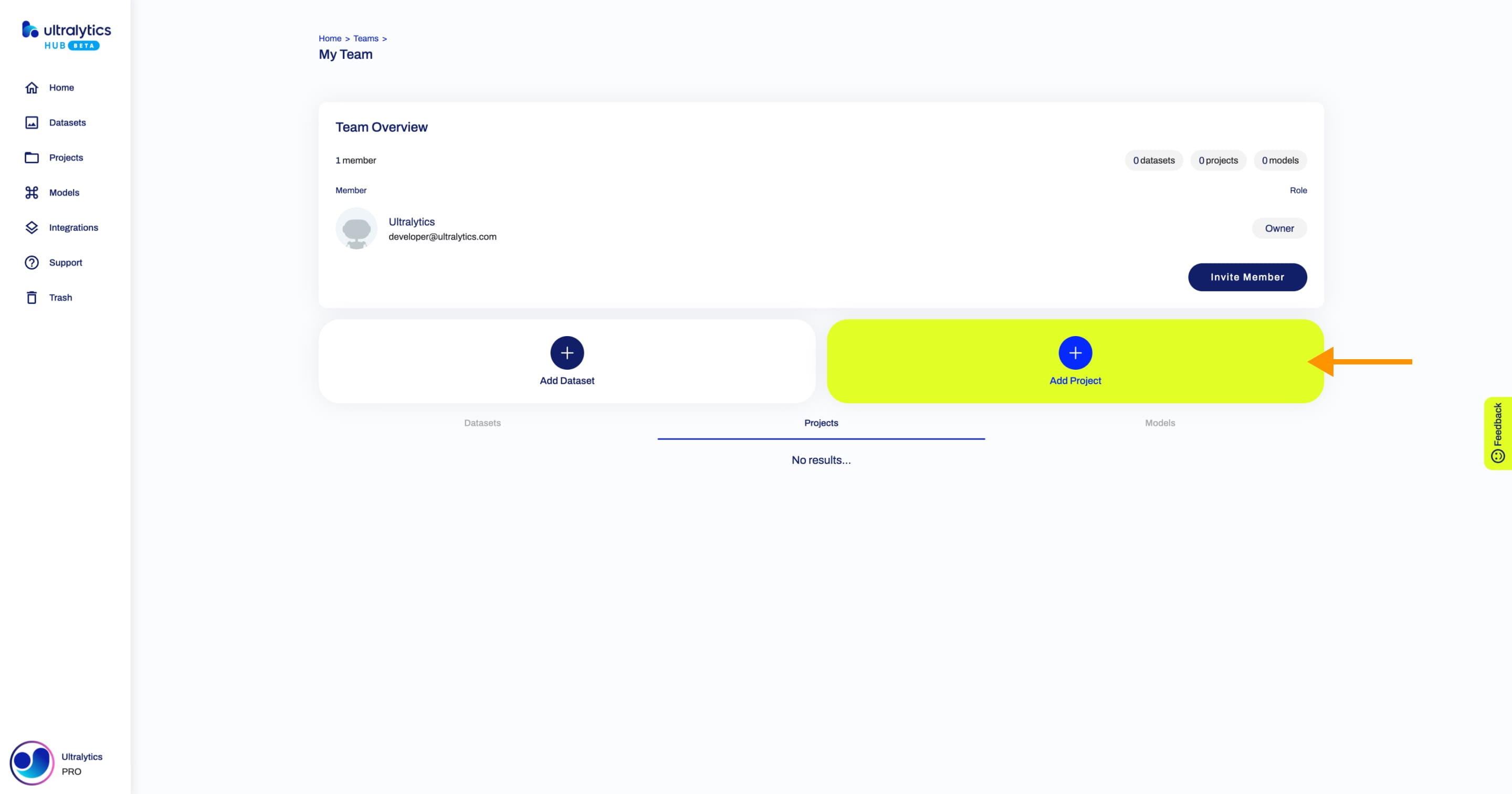 Ultralytics 团队页面的 HUB 截图，箭头指向添加项目按钮