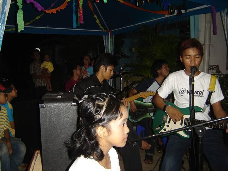 Suasana ulang tahun Rini