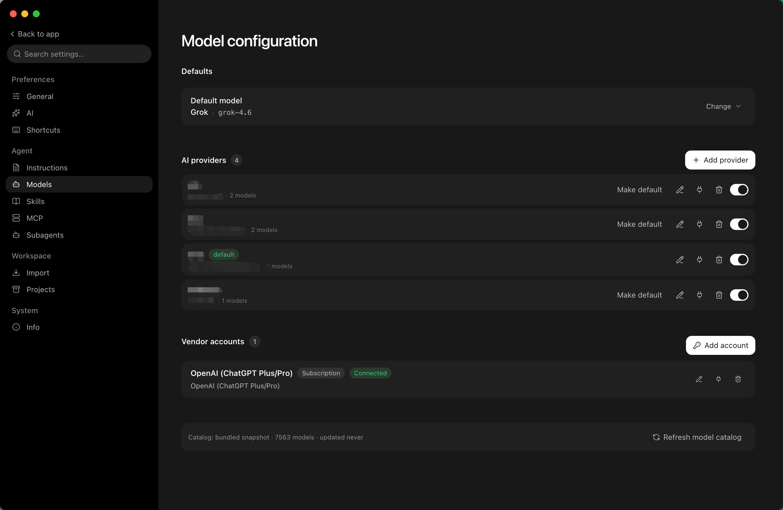 Model configuration 화면에서 기본 model로 Grok-4.6이 선택되고 여러 AI provider와 OpenAI ChatGPT Plus 또는 Pro 계정 연결 상태가 표시됩니다.