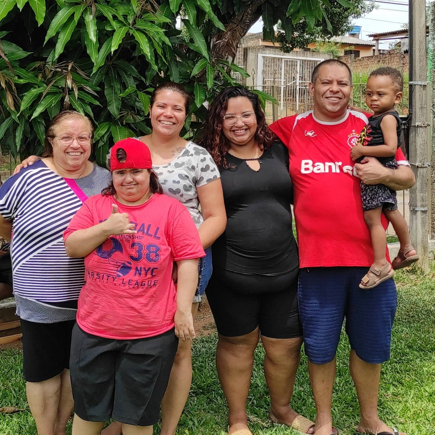 Família da Dra. Vera Catarina - Da esquerda para a direita: Vera, Fabrícia, Francine, Fabiana e Fábio com seu filho Fernando