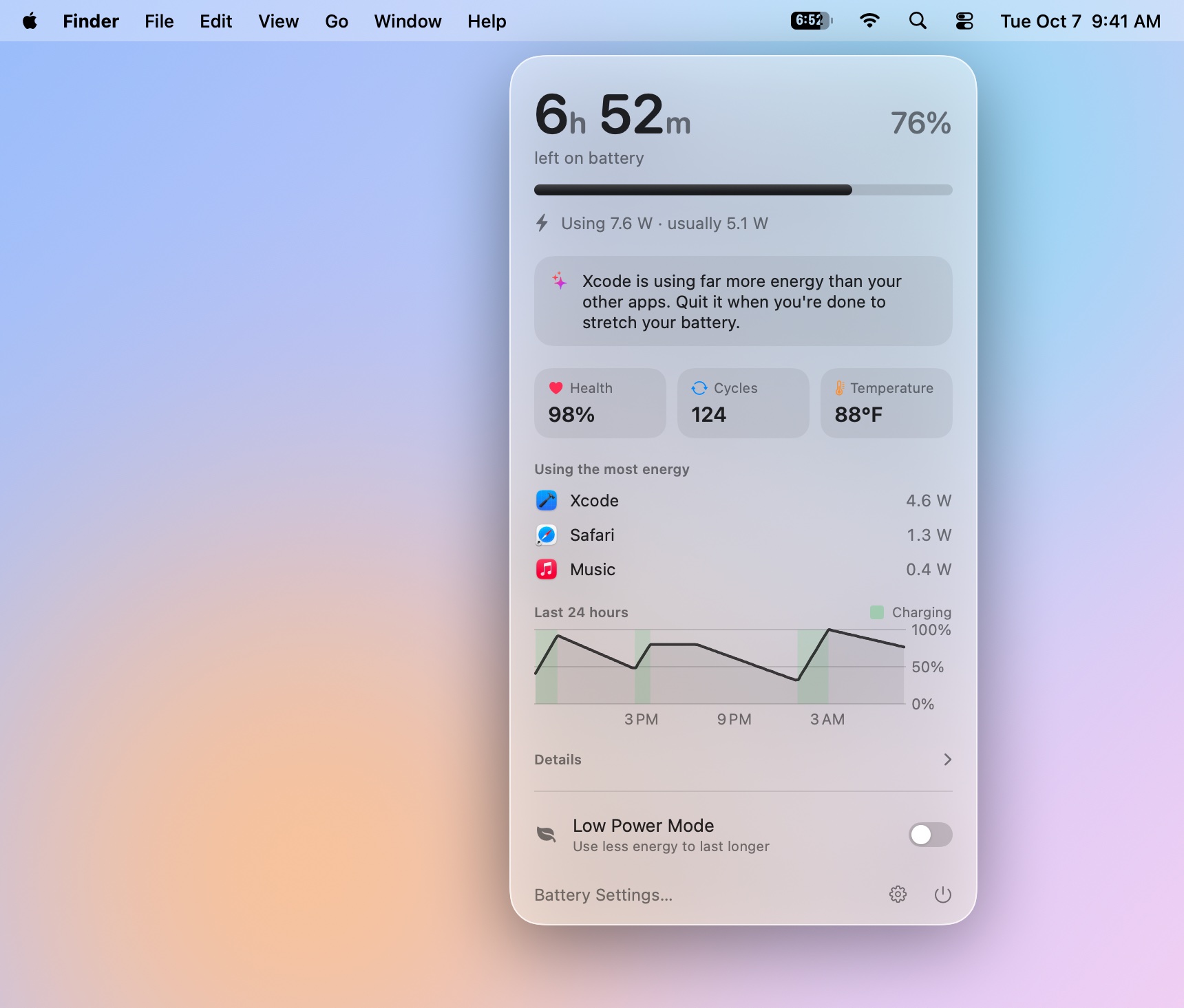 Battery Strip showing 6 hours 52 minutes of battery time remaining in the Mac menu bar, with battery health, cycle count, temperature, the apps using the most energy and a 24-hour battery history chart